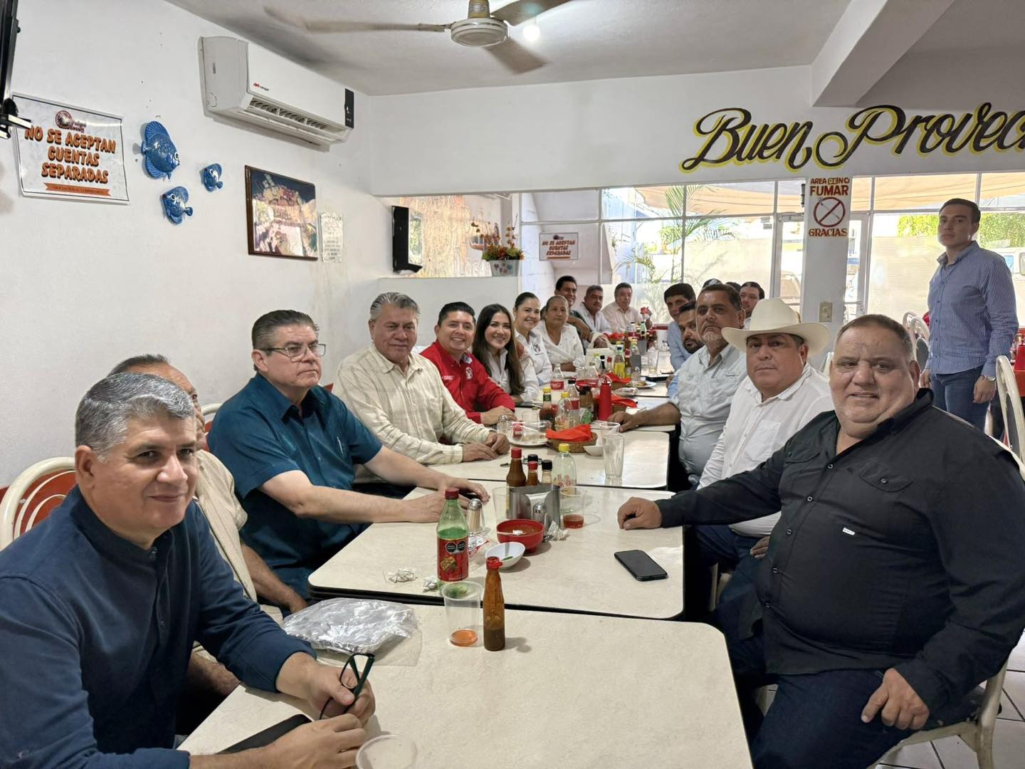 
								Comida de la dirigencia estatal y nuestra senadora Paloma Sánchez con productores agrícolas, dirigentes de módulos de riego, acuacultores y líderes de Eldorado.
								