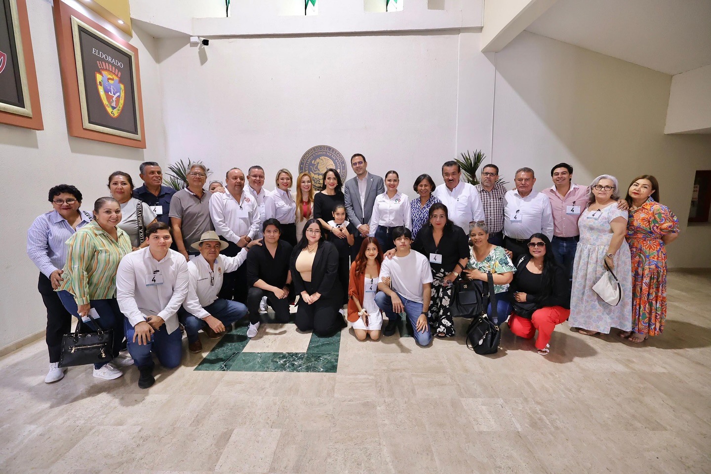 
								Dirigencia estatal acompaña al Grupo Parlamentario del PRI en sesión de aprobación de la Ley para el Desarrollo de la Competitividad de las MiPyMEs
								