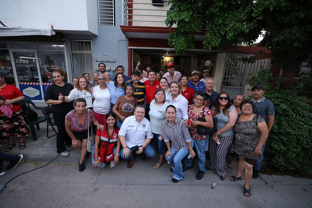 
								Reunión de la senadora Paloma Sánchez y las dirigencias estatal y municipal en Culiacán con representantes ciudadanos
								