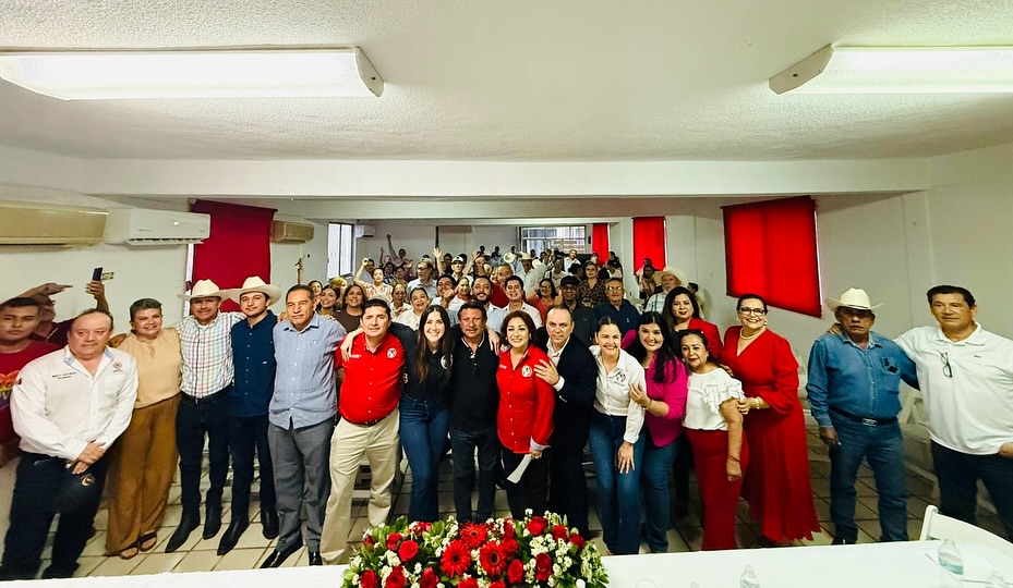 
								El presidente del PRI Sinaloa, Cesar Emiliano Gerardo Lugo, tomó protesta a Louis Jauss como presidente y a María del Refugio Higuera como secretaria general del Comité Municipal del PRI en Guasave.
								