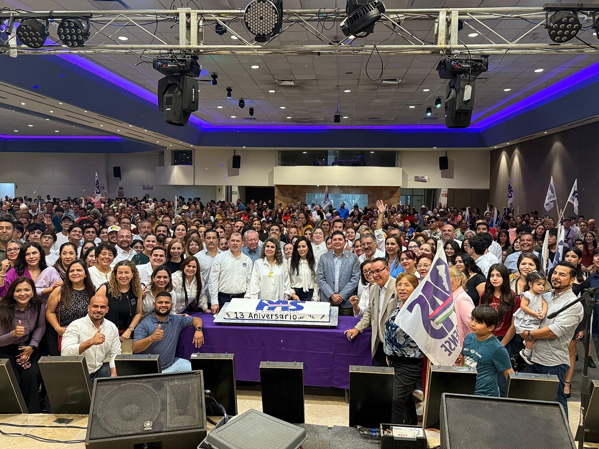 
Nuestros dirigentes del CDE del PRI Sinaloa estuvieron presentes en el 13° aniversario del Partido Sinaloense, reafirmando el compromiso con el diálogo, el respeto y la participación política que fortalece la vida pública de nuestro estado.
								