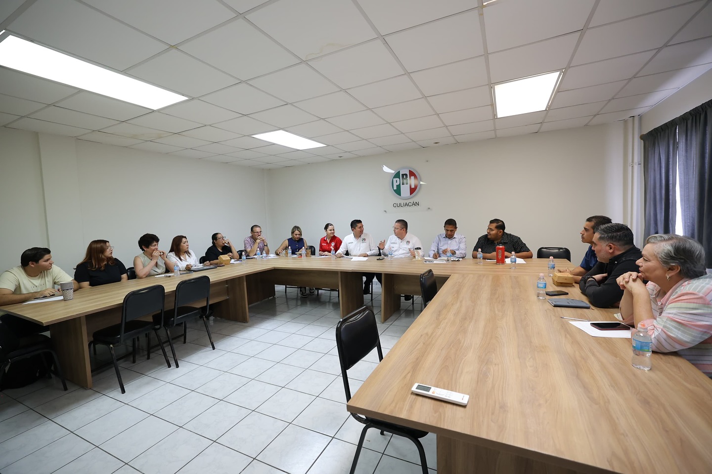 

En unidad y con compromiso, nuestros dirigentes del PRI Sinaloa sostuvieron una reunión de evaluación con el Comité Municipal del PRI Culiacán. 🤝

