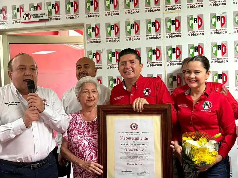 

En el marco de la pasada Asamblea Nacional de la CNC, se otorgó la medalla “Lucio Blanco” a María Elena Torres Ruiz, orgullosa vecina del ejido 9 de Diciembre. 👏

