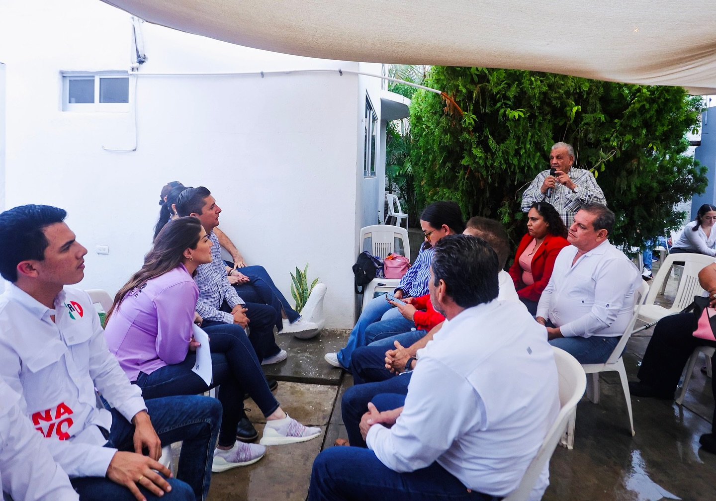 

En Navolato sostuvimos un gran encuentro entre amigos encabezado por la senadora Paloma Sánchez y el dirigente estatal, César Emiliano Gerardo con nuestra amiga María Elena Urías. 

