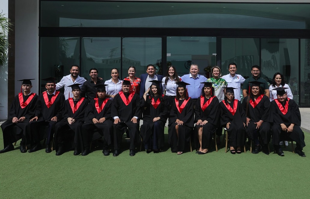 

En el PRI Sinaloa celebramos con orgullo la graduación de 34 alumnos de la segunda generación de PREPA PRI Sinaloa. 🎓✨ 

